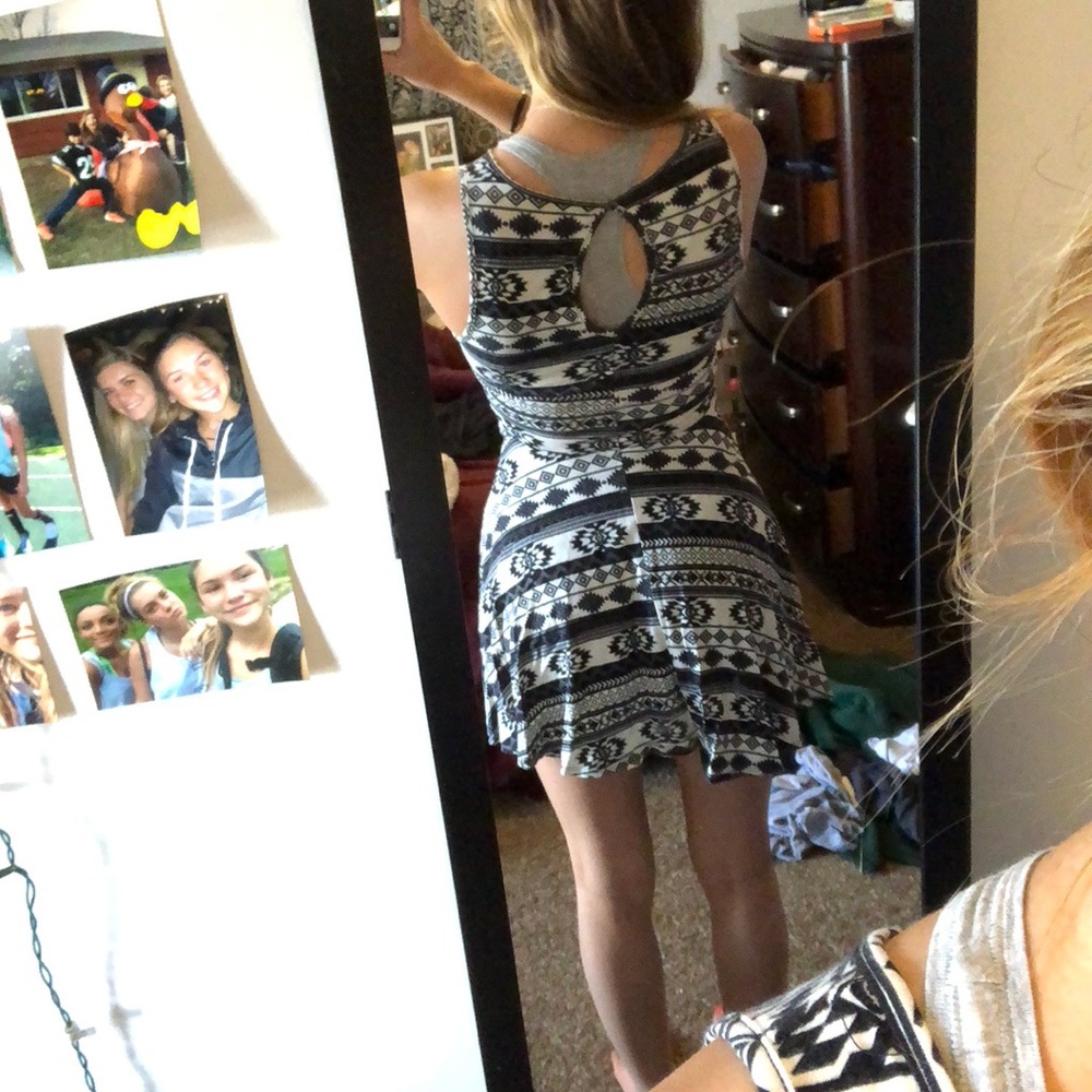 Dress - Picture 2 of 4